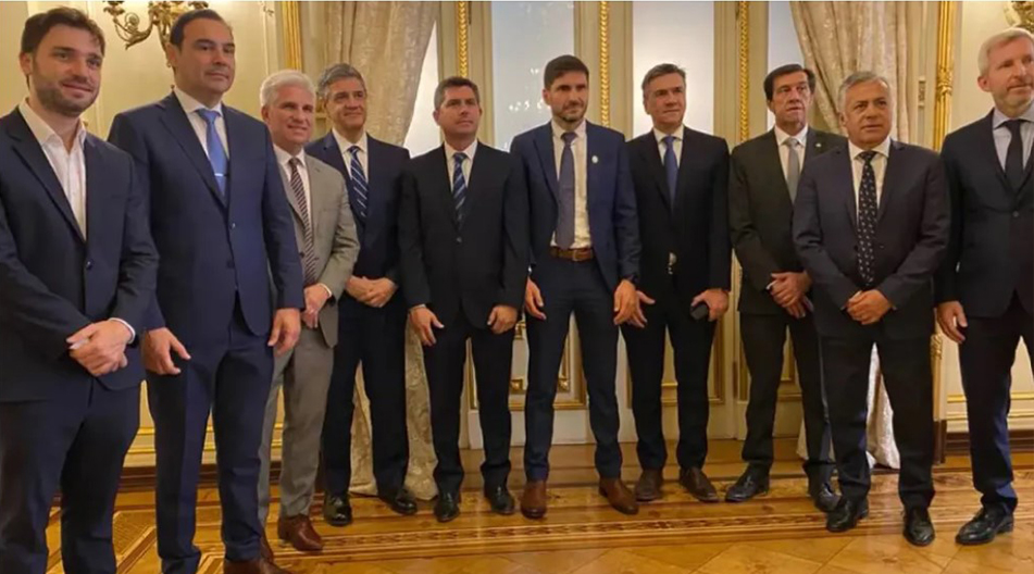 Una puerta en el medio como salida política