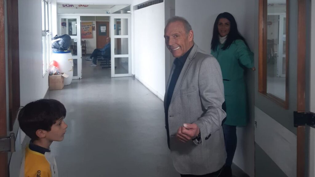 Miguel Russo, un resiliente entre pequeños guerreros