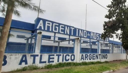 Argentino, entre la política y el fútbol que no despegó
