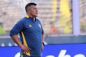 Central: Almirón entró en modo suspenso